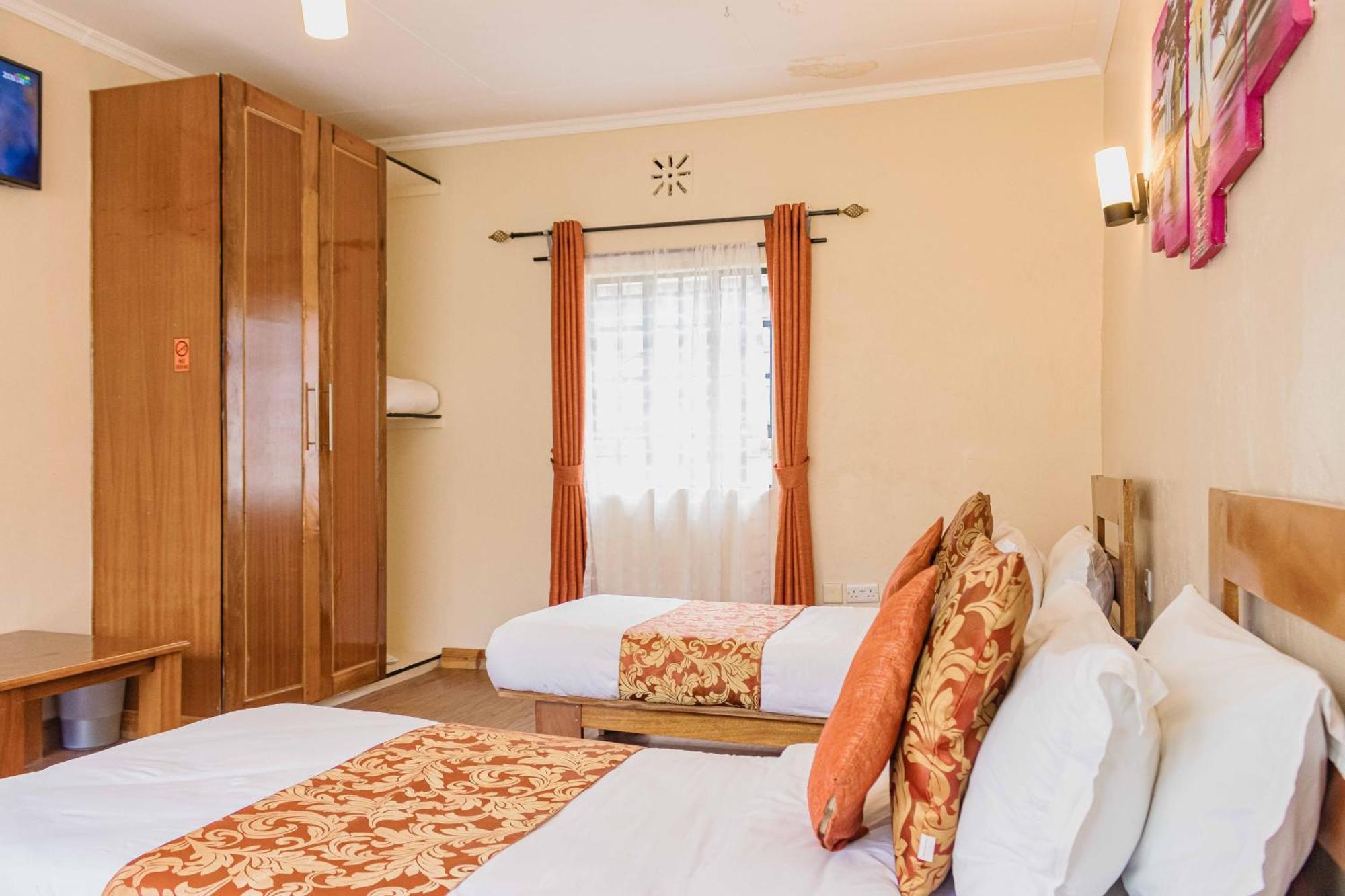 נאניוקי The Farmhouse Inn מראה חיצוני תמונה